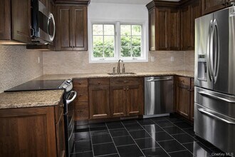 42 Clarewood Dr in Hastings On Hudson, NY - Building Photo - Building Photo