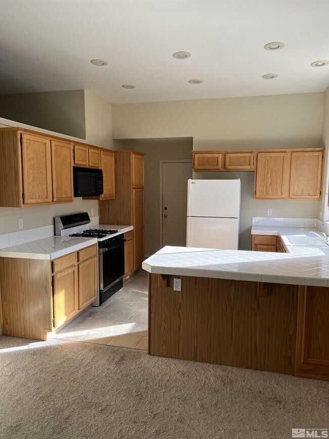 6137 Greenbrook Dr in Reno, NV - Building Photo - Building Photo