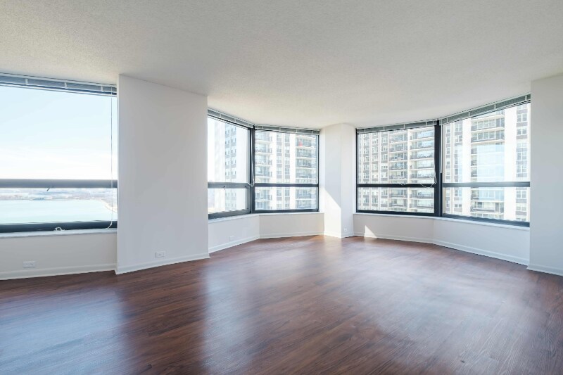 163 N Harbor Dr in Chicago, IL - Building Photo