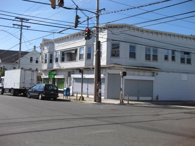 2336-2342 Barnum Ave
