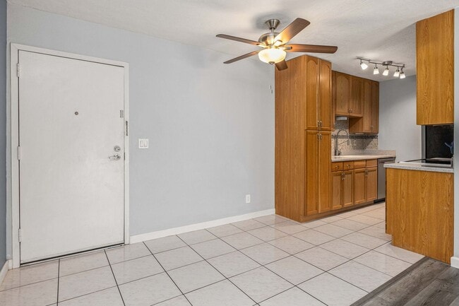 8022 Linda Vista Rd in San Diego, CA - Building Photo - Building Photo