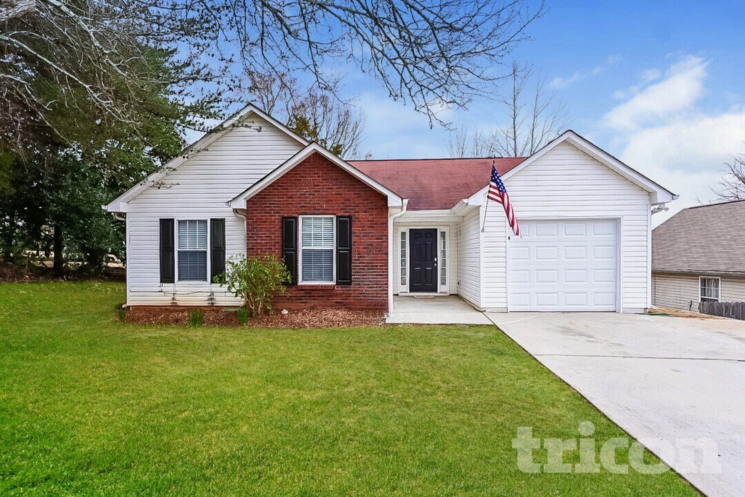 10635 Pine Forest Ln in Jonesboro, GA - Foto de edificio