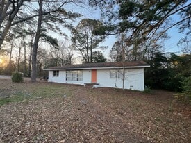 Charming 2 Bed, 2 Bath Home on North Dean in Auburn, AL - Building Photo