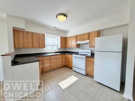 1411 Emerson St in Evanston, IL - Building Photo