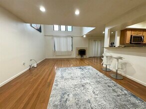 819 Topsail Ln in Secaucus, NJ - Building Photo - Building Photo