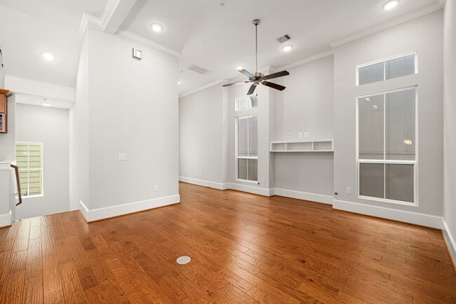 property at 2022 Sabine St