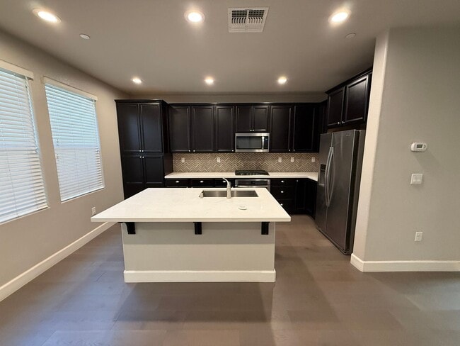 901 Persimmon Terrace in Davis, CA - Building Photo - Building Photo