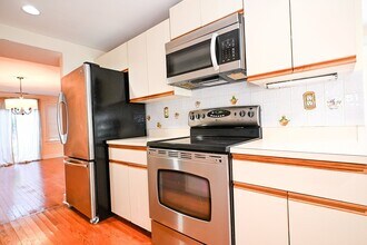 697 Hammond St in Brookline, MA - Building Photo - Building Photo