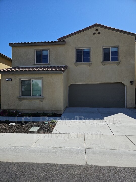 32855 Crown Point Ln in Lake Elsinore, CA - Building Photo