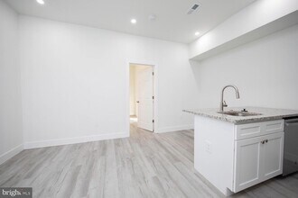 705 N 40th St, Unit Apt 218 in Philadelphia, PA - Foto de edificio - Building Photo