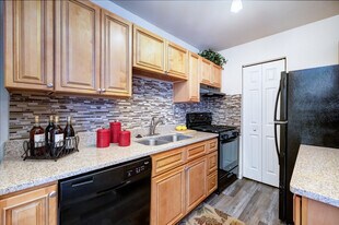 Pinewood Gardens Apartments in Norfolk, VA - Building Photo