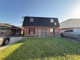 8550 Valor Dr in Chalmette, LA - Building Photo