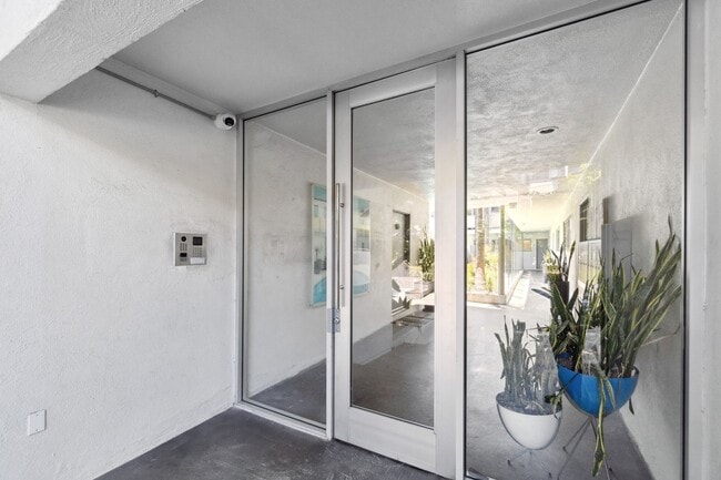 1145 Larrabee St in West Hollywood, CA - Building Photo - Building Photo
