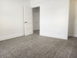 523 W Maple Ave in Independence, MO - Building Photo - Building Photo