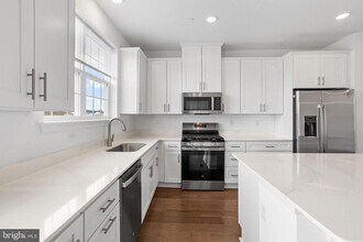 142 ADA Hightower Ave in Hopewell Township, NJ - Foto de edificio - Building Photo