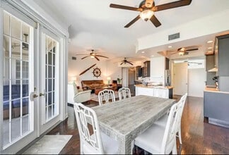 705 10th St S, Unit Old Naples Penthouse in Naples, FL - Building Photo - Building Photo