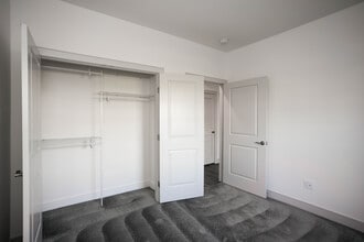 Westbrook Green 55+ in East Islip, NY - Foto de edificio - Interior Photo