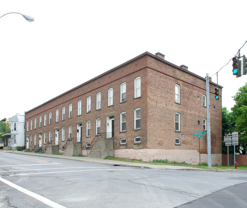 201-209 13th St in Watervliet, NY - Foto de edificio