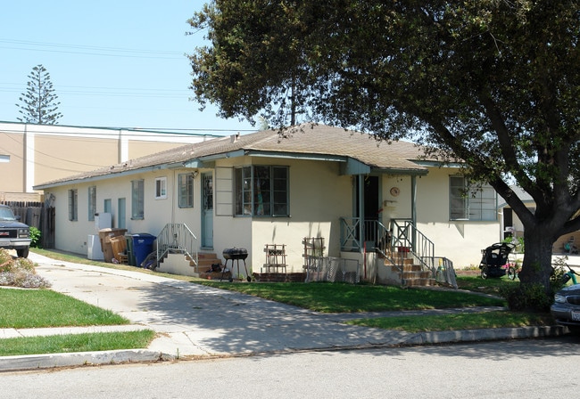 74-76 N Dos Caminos St in Ventura, CA - Building Photo - Building Photo