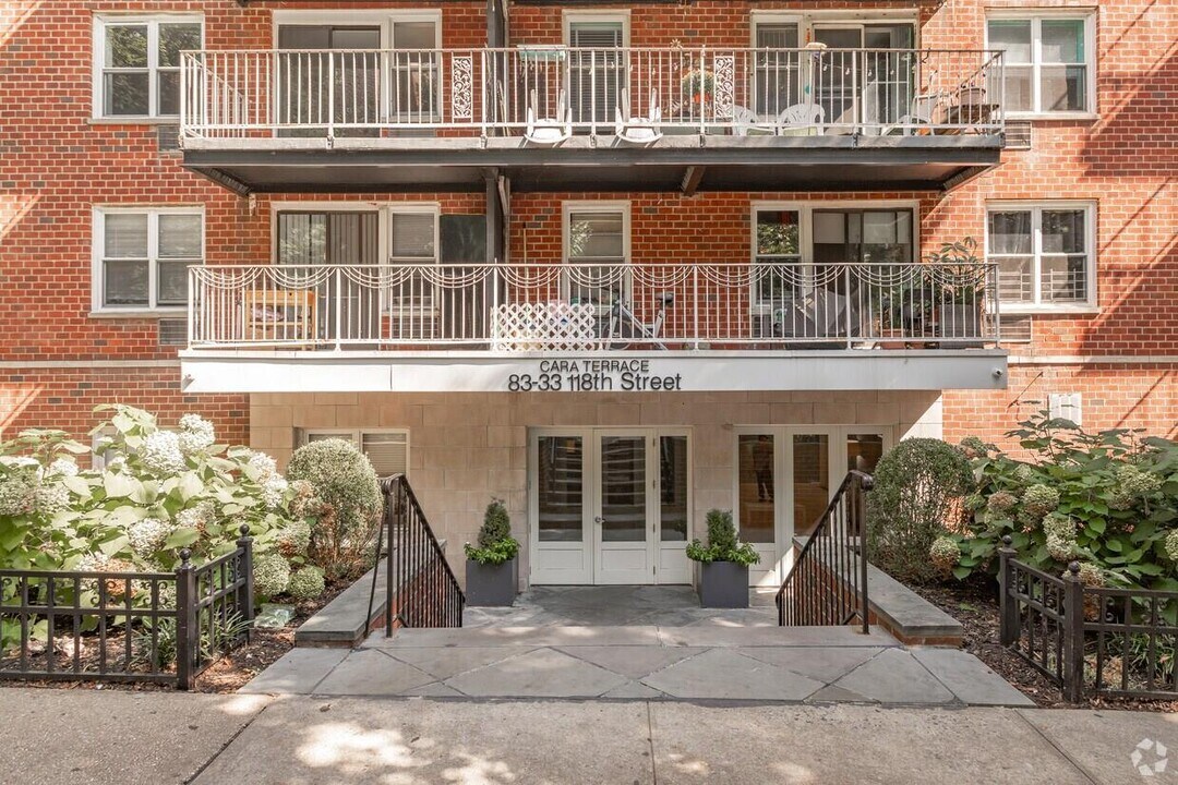 83-83 118th St in Queens, NY - Building Photo
