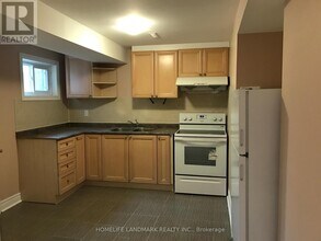 2535 Symington Ct in Mississauga, ON - Building Photo - Building Photo