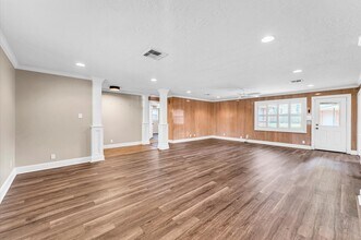 6327 Wynnwood Ln in Houston, TX - Building Photo - Building Photo