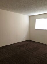 1007 Clinton Rd in Sacramento, CA - Building Photo - Building Photo