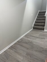 8720 N Cleveland Ave in Kansas City, MO - Foto de edificio - Building Photo