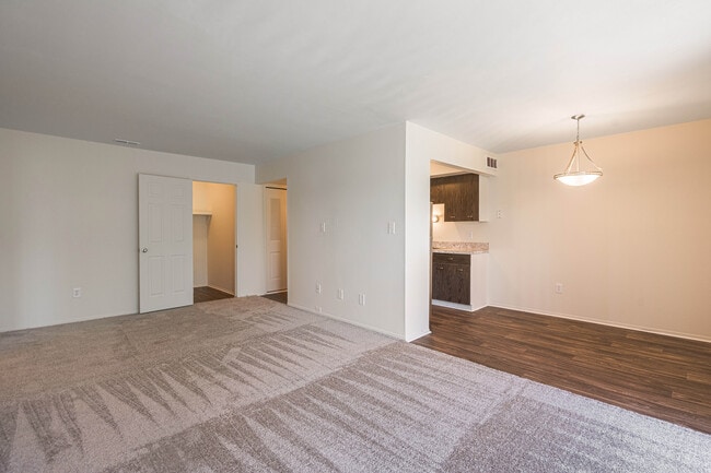 Knottingham Apartments