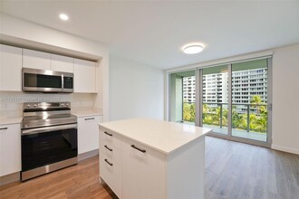 1500 Bay Rd, Unit N-0917 in Miami Beach, FL - Building Photo - Building Photo