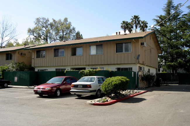 Rio Terrace Apartments in Sacramento, CA - Foto de edificio - Building Photo