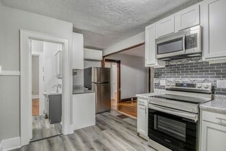 548 Dayton Ave in Kalamazoo, MI - Building Photo - Building Photo