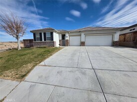 15895 Green Acres Ct in Victorville, CA - Building Photo