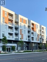 2000 Bathurst St in Toronto, ON - Building Photo
