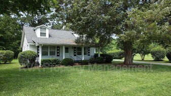 7161 Dabneys Mill Rd in Manquin, VA - Building Photo