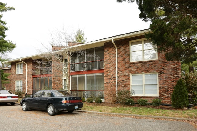 Chatsworth Park Apartments in Louisville, KY - Building Photo - Building Photo