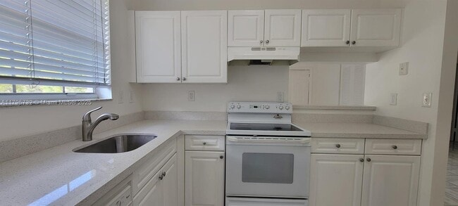 2121 NW 96th Ter in Pembroke Pines, FL - Building Photo - Building Photo
