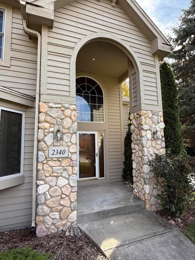 2340 Robbie Ct in Brookfield, WI - Building Photo - Building Photo