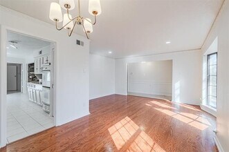 3325 Shady Hollow Ln in Dallas, TX - Building Photo - Building Photo