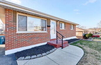 9530 Cote Brilliante Ave in Overland, MO - Building Photo - Building Photo