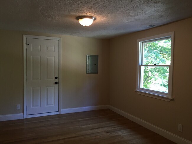 31 Pine St in Dedham, MA - Building Photo - Building Photo