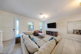 5110 Eucalyptus Dr in Hollywood, FL - Building Photo - Building Photo