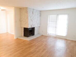 8560 Park Ln in Dallas, TX - Building Photo - Building Photo