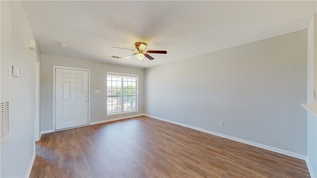 1507 Hollow Hill Dr, Unit D in Bryan, TX - Foto de edificio - Building Photo