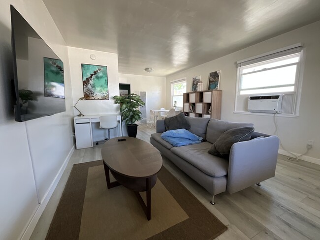 3466 West St in Somis, CA - Foto de edificio - Building Photo