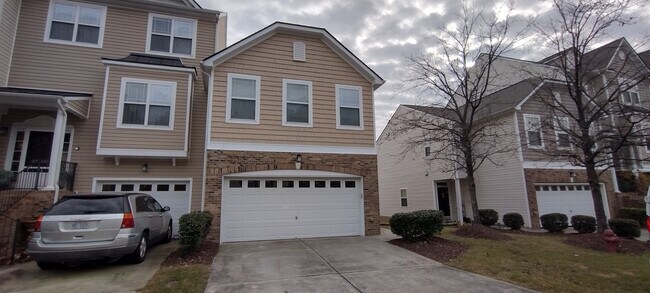 Room in Townhome on Keystone Park Dr in Morrisville, NC - Building Photo - Building Photo