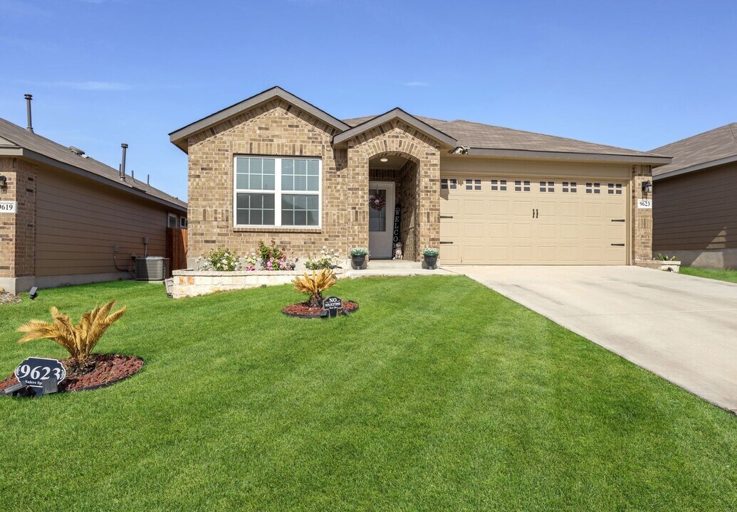 9623 Salers Springs in San Antonio, TX - Foto de edificio