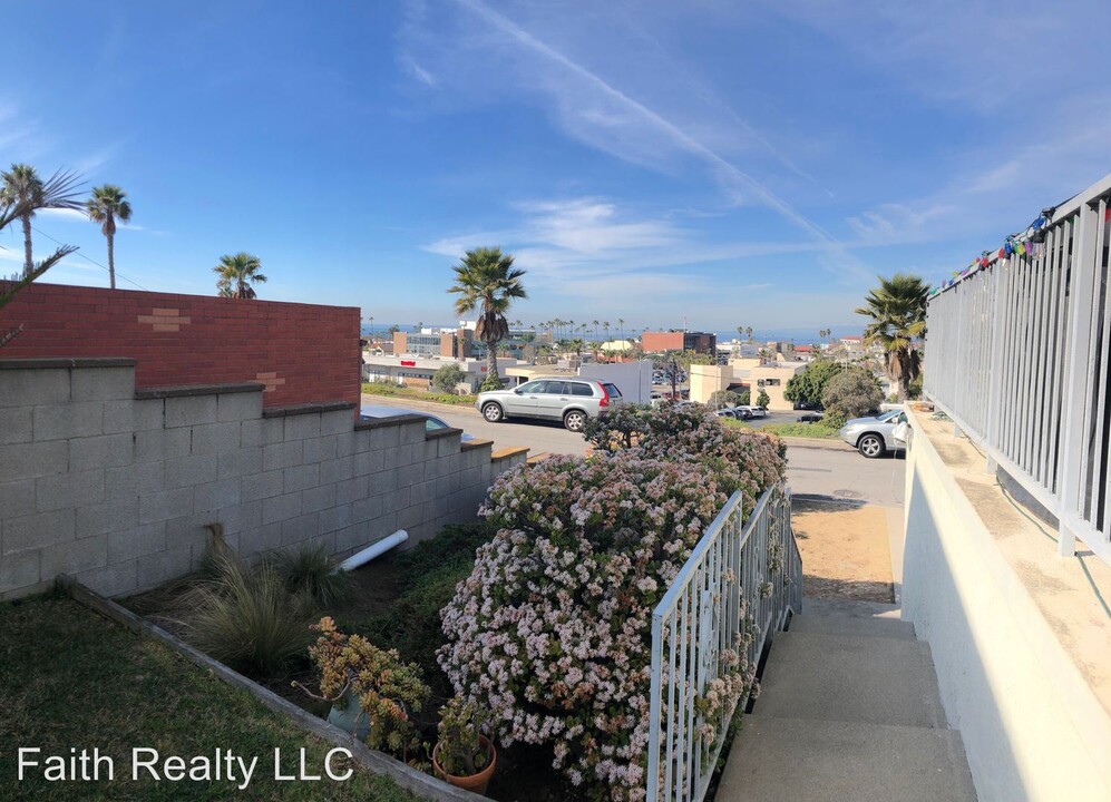 136 Palos Verdes Blvd in Redondo Beach, CA - Foto de edificio