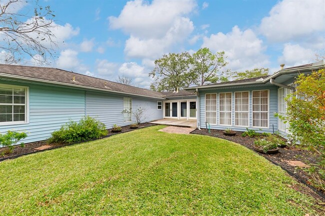 5602 Evergreen St in Bellaire, TX - Building Photo - Building Photo