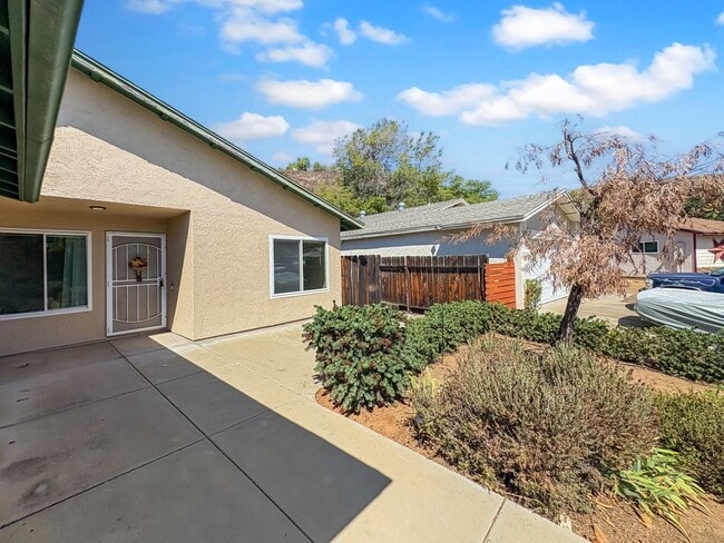 13646 Los Olivos Ave in Poway, CA - Building Photo - Building Photo